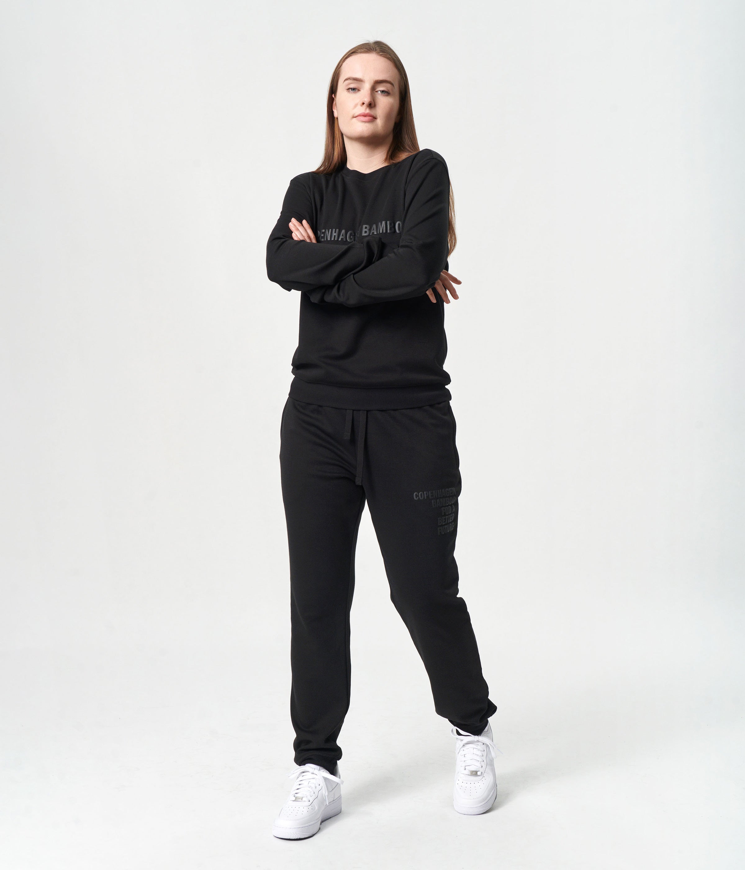 Sort bambus joggingsæt med logo