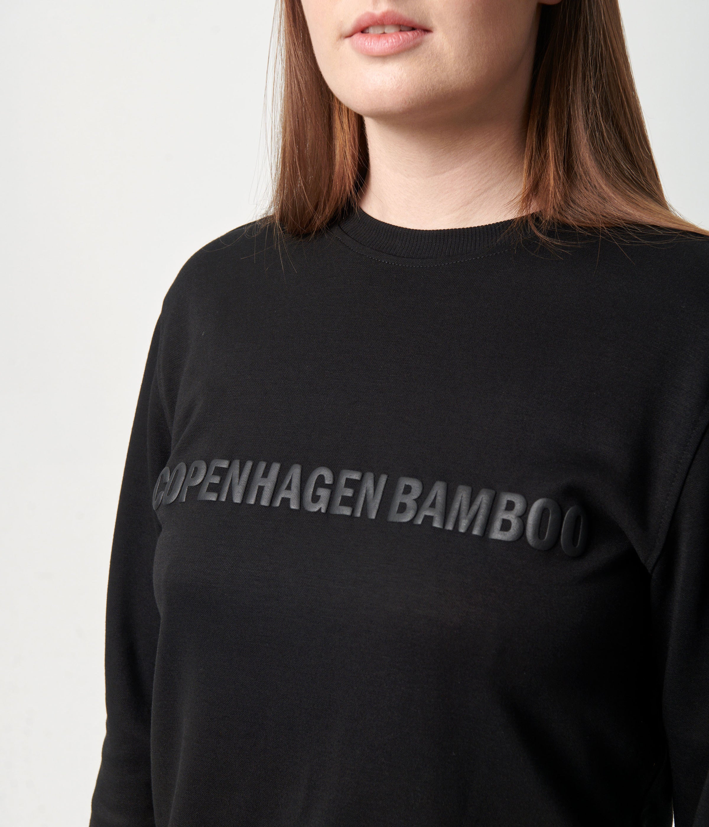 Sort bambus joggingsæt med logo